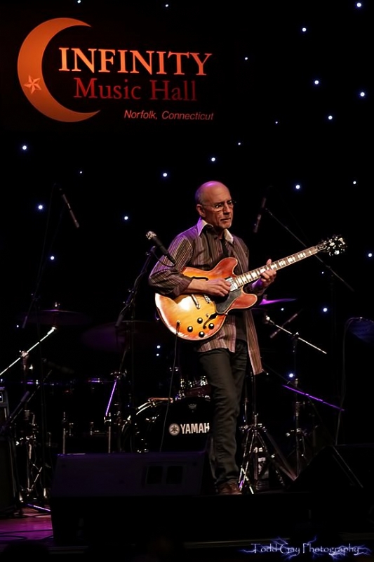 Larry Carlton